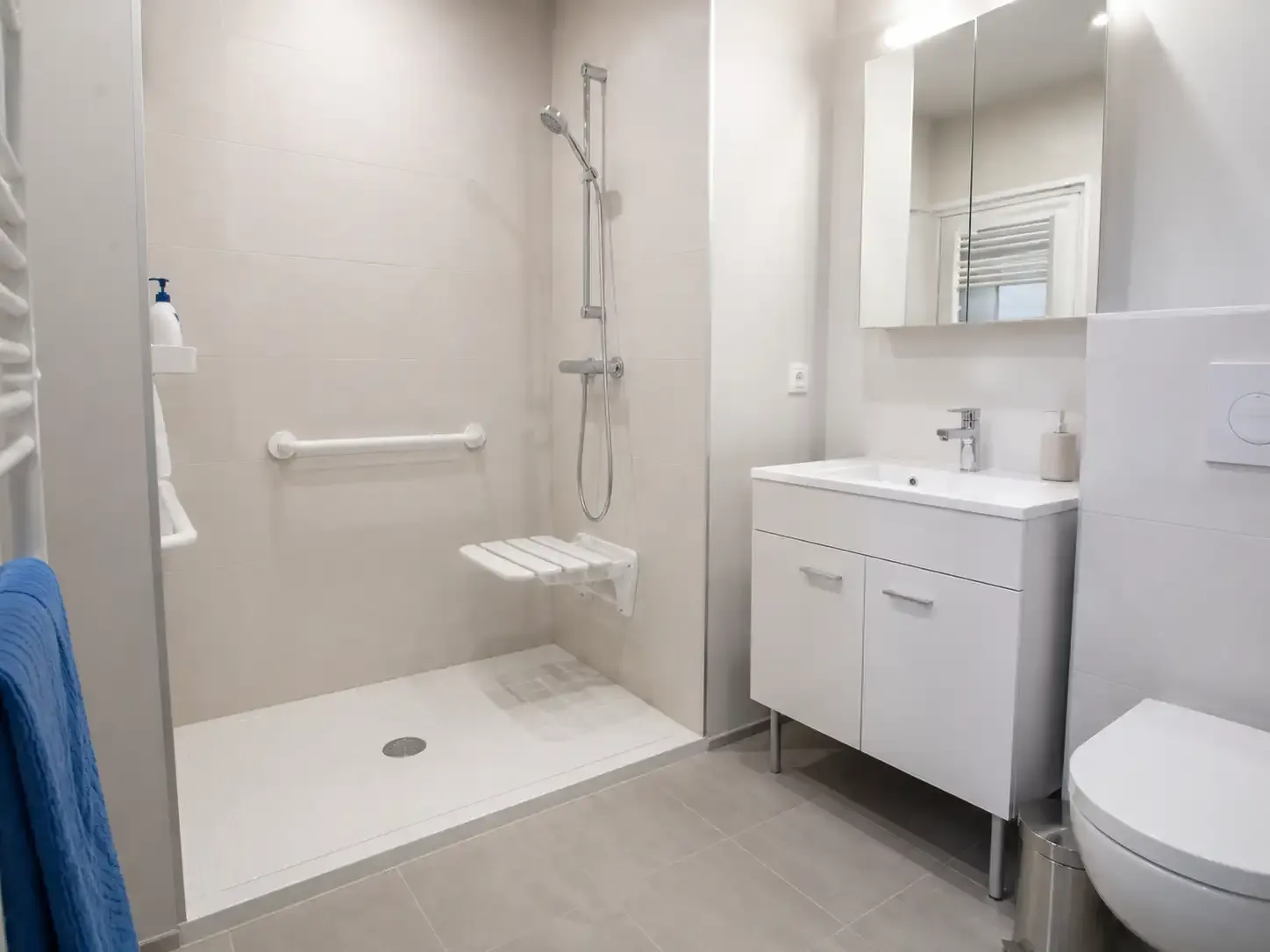 Image installateur douche senior 7 pour un handicap digne